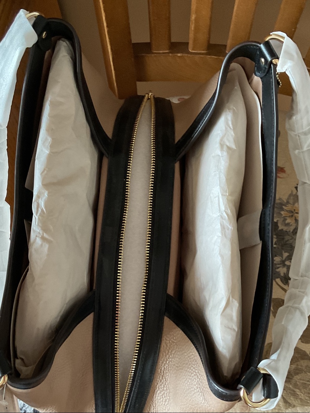 NEW Coach Kristy Two-Tone Pebbled Leather Shoulder Bag in Chalk and Black - Picture 5 of 7